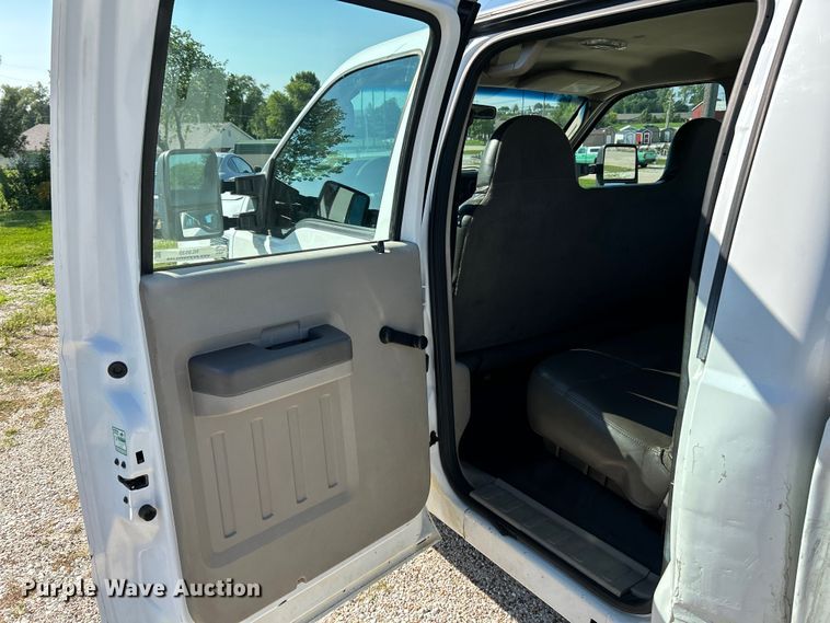 image for item NL9535 2010  Ford F350 Super Duty XL  Crew Cab pickup truck