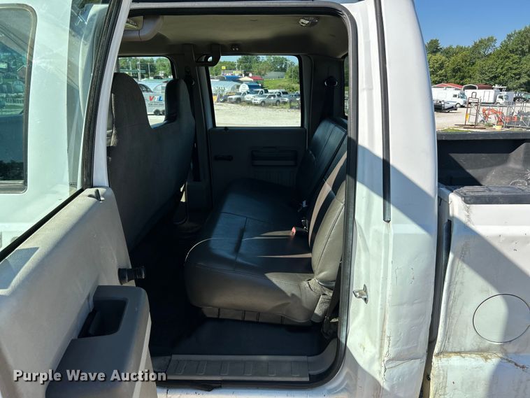 image for item NL9535 2010  Ford F350 Super Duty XL  Crew Cab pickup truck