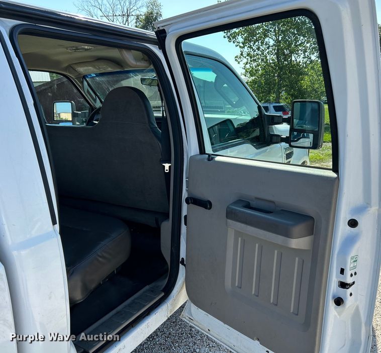 image for item NL9535 2010  Ford F350 Super Duty XL  Crew Cab pickup truck