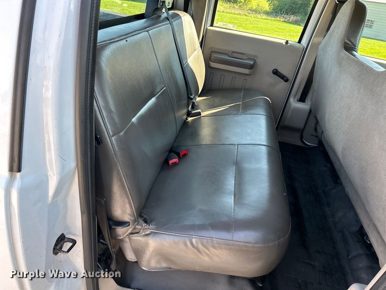 image for item NL9535 2010  Ford F350 Super Duty XL  Crew Cab pickup truck