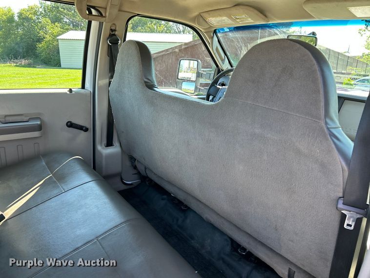 image for item NL9535 2010  Ford F350 Super Duty XL  Crew Cab pickup truck