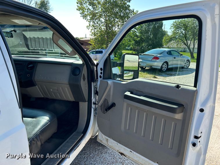 image for item NL9535 2010  Ford F350 Super Duty XL  Crew Cab pickup truck