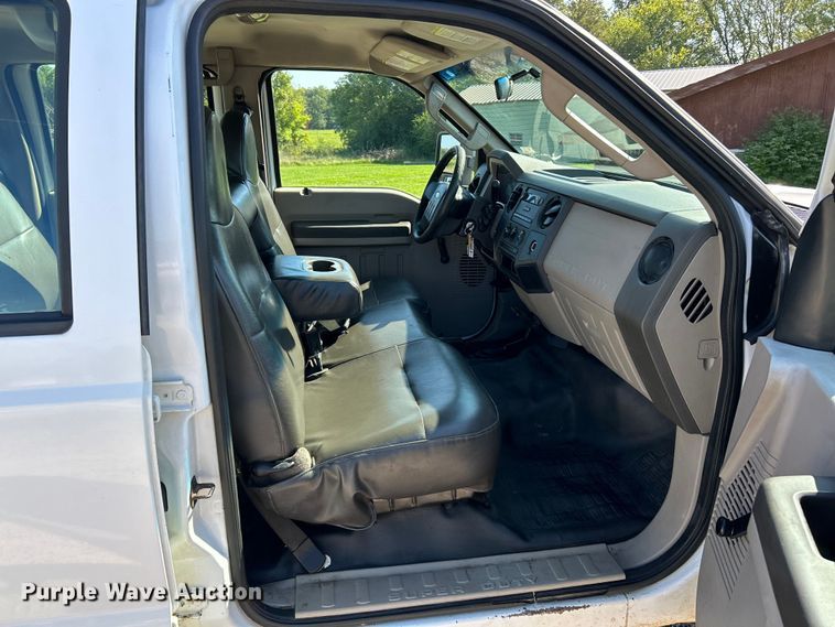 image for item NL9535 2010  Ford F350 Super Duty XL  Crew Cab pickup truck