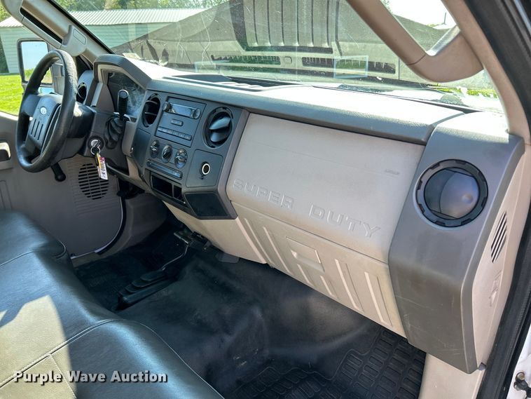 image for item NL9535 2010  Ford F350 Super Duty XL  Crew Cab pickup truck