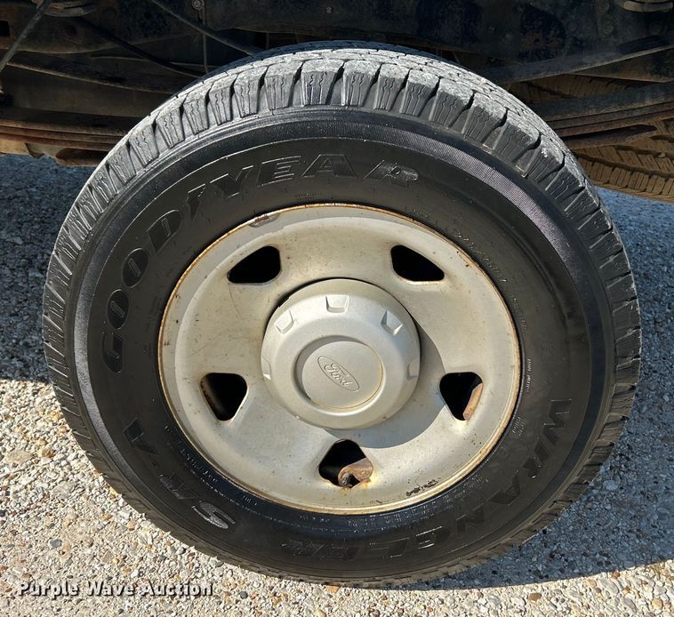 image for item NL9535 2010  Ford F350 Super Duty XL  Crew Cab pickup truck