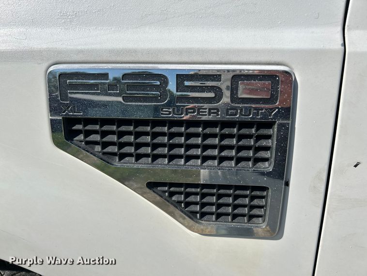 image for item NL9535 2010  Ford F350 Super Duty XL  Crew Cab pickup truck