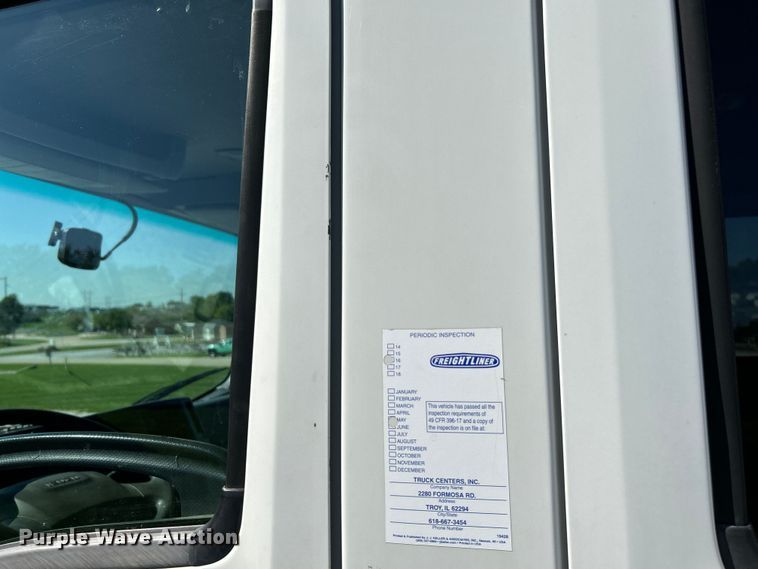 image for item NL9536 2016 Isuzu NPR HD  Crew Cab box truck