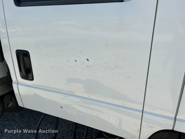 image for item NL9536 2016 Isuzu NPR HD  Crew Cab box truck