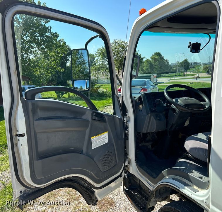 image for item NL9536 2016 Isuzu NPR HD  Crew Cab box truck