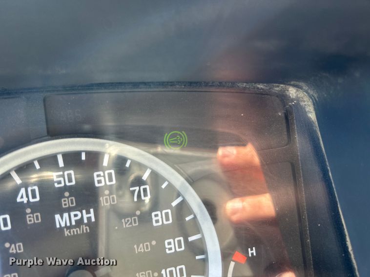 image for item NL9536 2016 Isuzu NPR HD  Crew Cab box truck