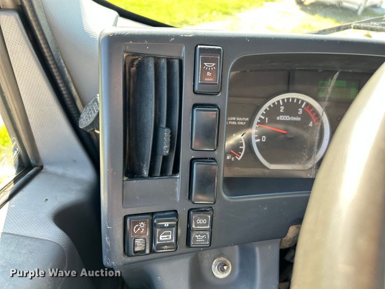 image for item NL9536 2016 Isuzu NPR HD  Crew Cab box truck