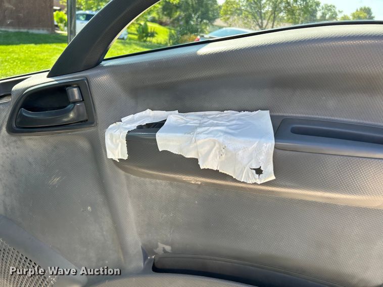 image for item NL9536 2016 Isuzu NPR HD  Crew Cab box truck