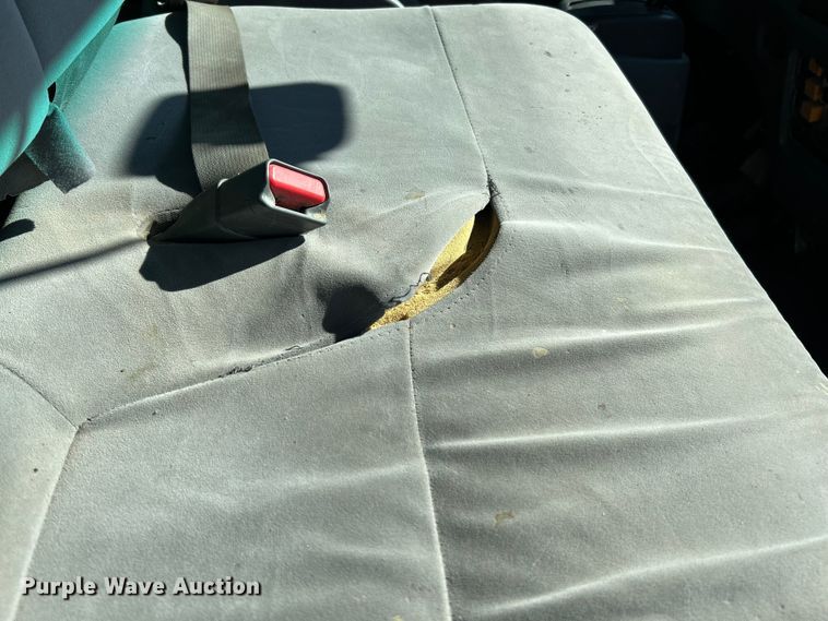 image for item NL9536 2016 Isuzu NPR HD  Crew Cab box truck