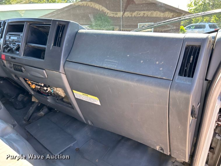 image for item NL9536 2016 Isuzu NPR HD  Crew Cab box truck