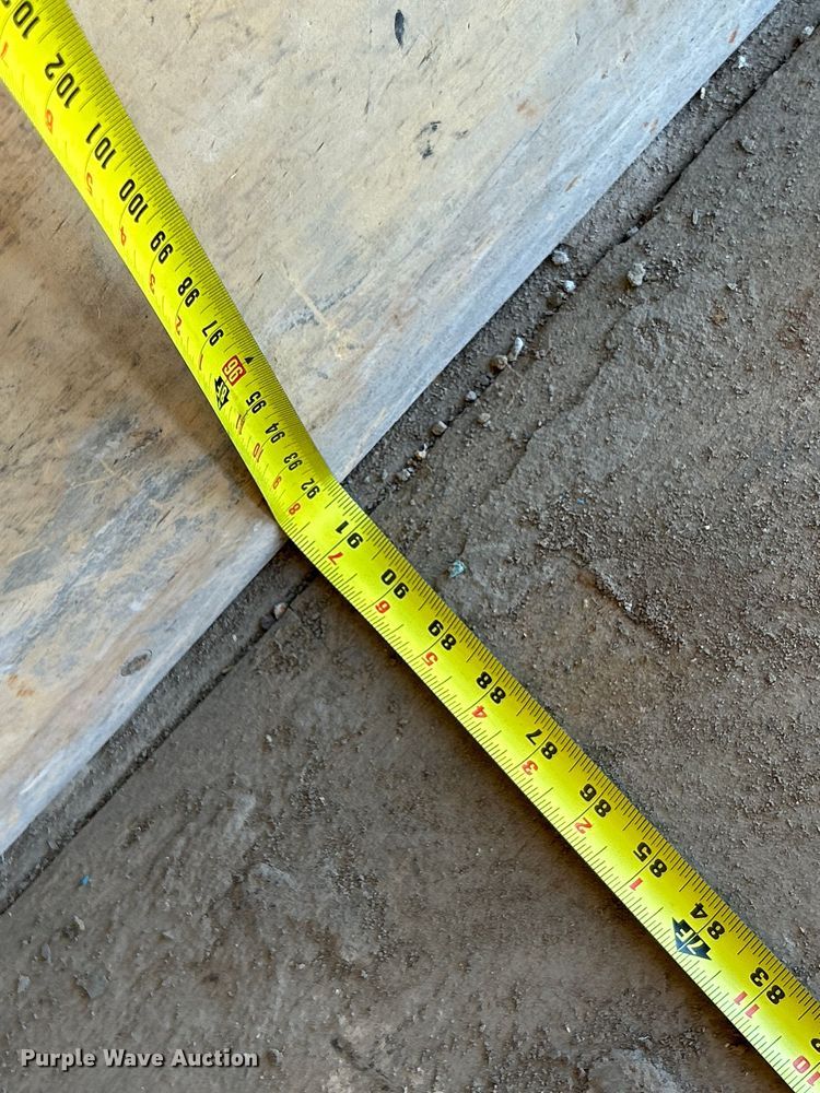 image for item NL9536 2016 Isuzu NPR HD  Crew Cab box truck