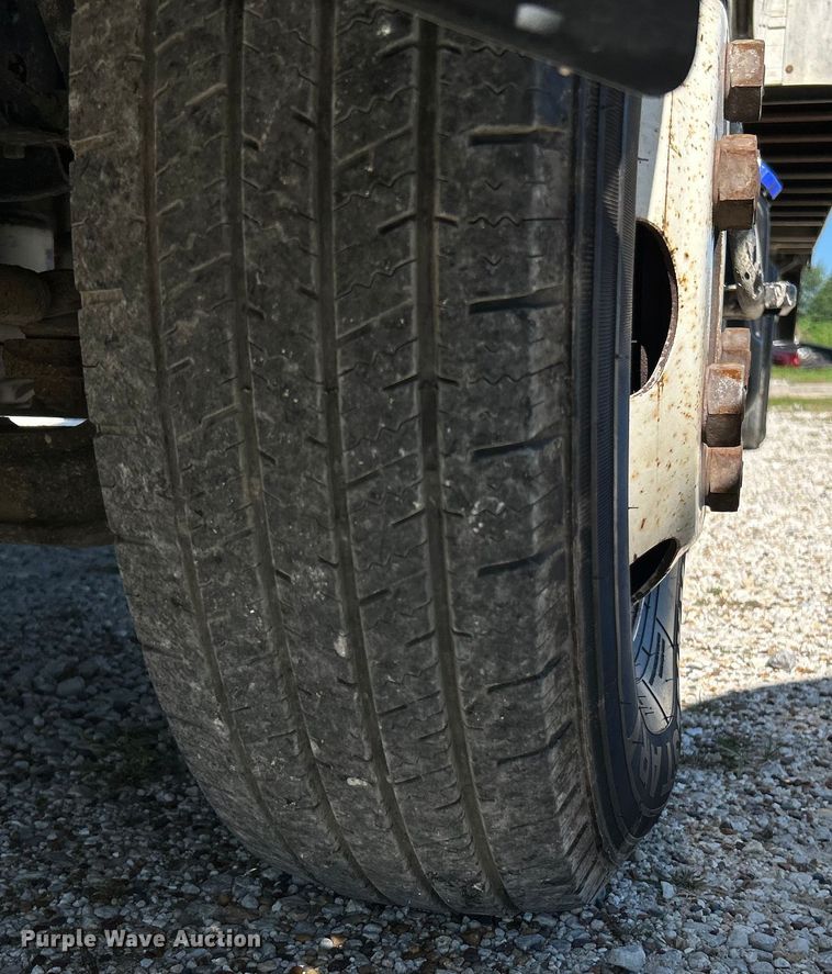 image for item NL9536 2016 Isuzu NPR HD  Crew Cab box truck