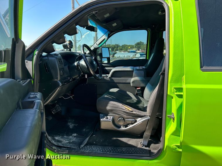 image for item NL9537 2003  Ford F250  Crew Cab pickup truck