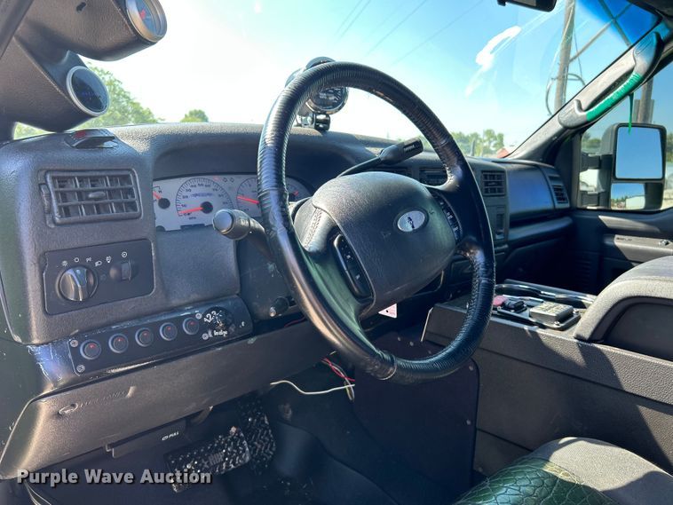 image for item NL9537 2003  Ford F250  Crew Cab pickup truck