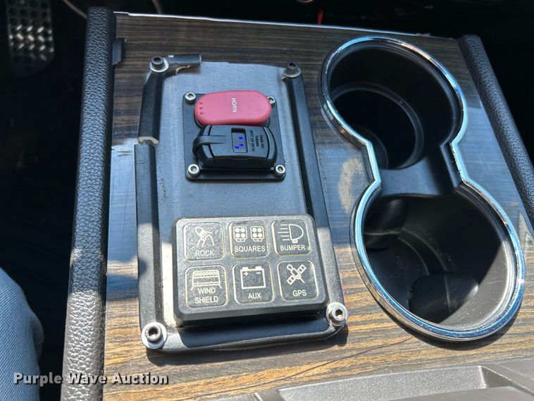 image for item NL9537 2003  Ford F250  Crew Cab pickup truck