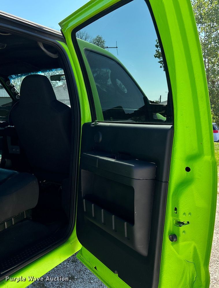 image for item NL9537 2003  Ford F250  Crew Cab pickup truck