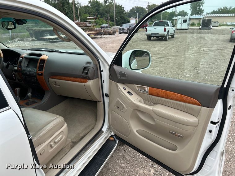 image for item NL9545 2005 Lexus GX470  SUV