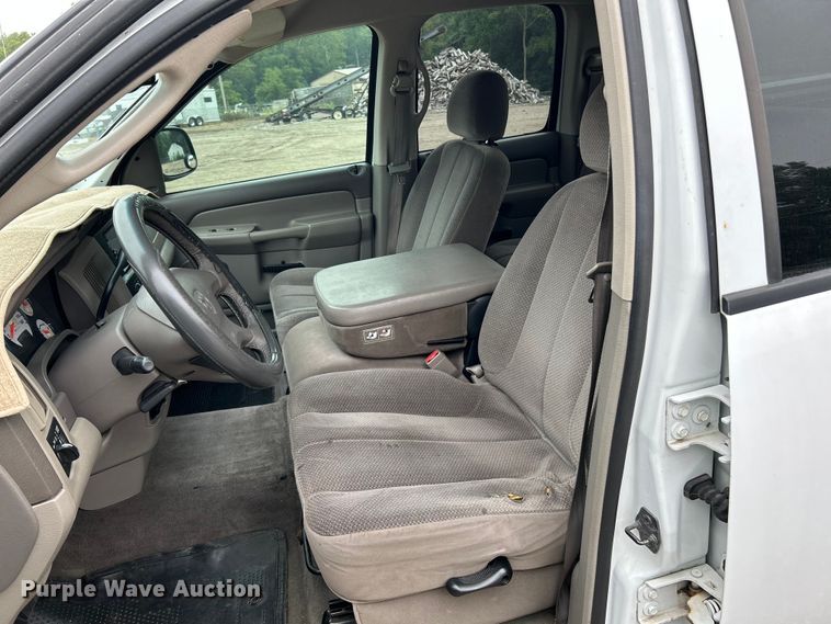 image for item NL9546 2002 Dodge Ram 1500 SLT  Quad Cab pickup truck