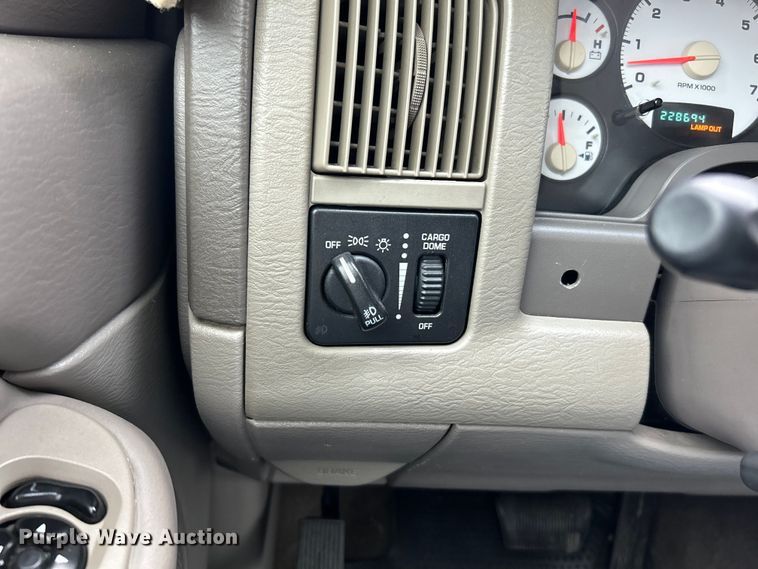 image for item NL9546 2002 Dodge Ram 1500 SLT  Quad Cab pickup truck