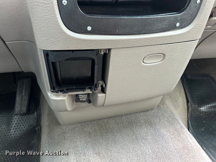 image for item NL9546 2002 Dodge Ram 1500 SLT  Quad Cab pickup truck