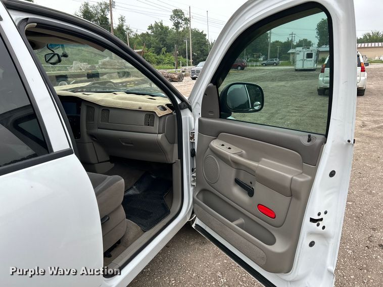 image for item NL9546 2002 Dodge Ram 1500 SLT  Quad Cab pickup truck