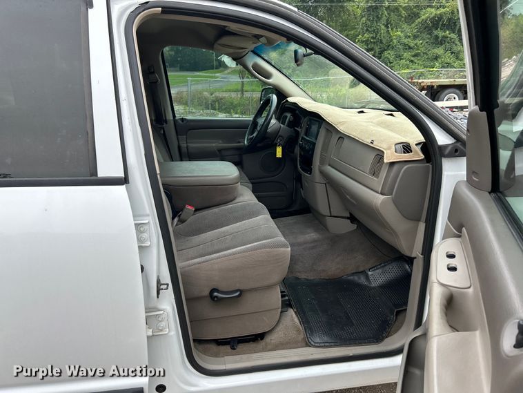 image for item NL9546 2002 Dodge Ram 1500 SLT  Quad Cab pickup truck