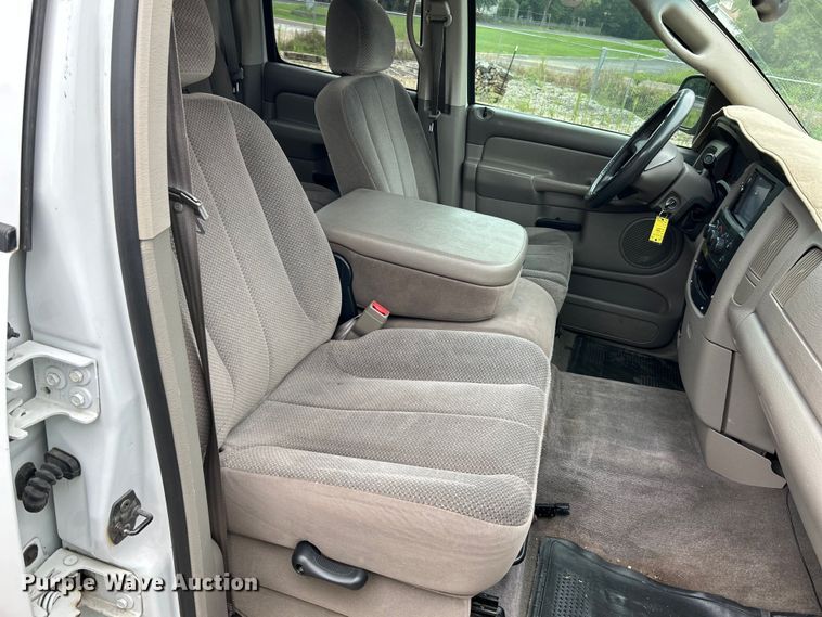 image for item NL9546 2002 Dodge Ram 1500 SLT  Quad Cab pickup truck