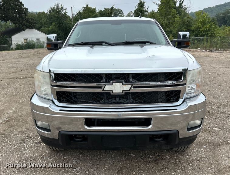 image for item NL9550 2011 Chevrolet Silverado 2500HD  Crew Cab pickup truck