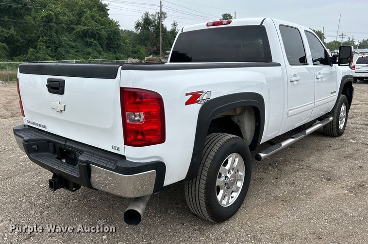 image for item NL9550 2011 Chevrolet Silverado 2500HD  Crew Cab pickup truck