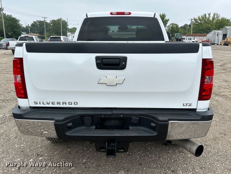 image for item NL9550 2011 Chevrolet Silverado 2500HD  Crew Cab pickup truck
