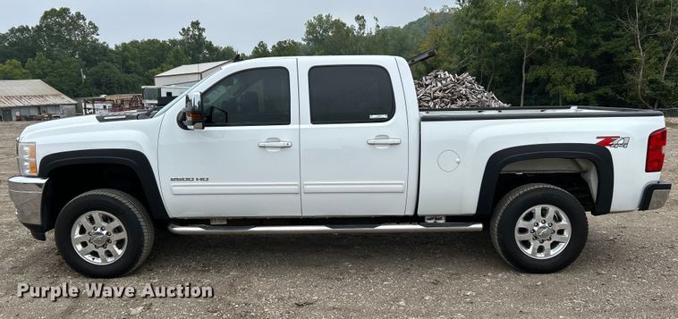 image for item NL9550 2011 Chevrolet Silverado 2500HD  Crew Cab pickup truck