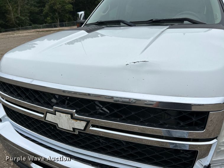 image for item NL9550 2011 Chevrolet Silverado 2500HD  Crew Cab pickup truck