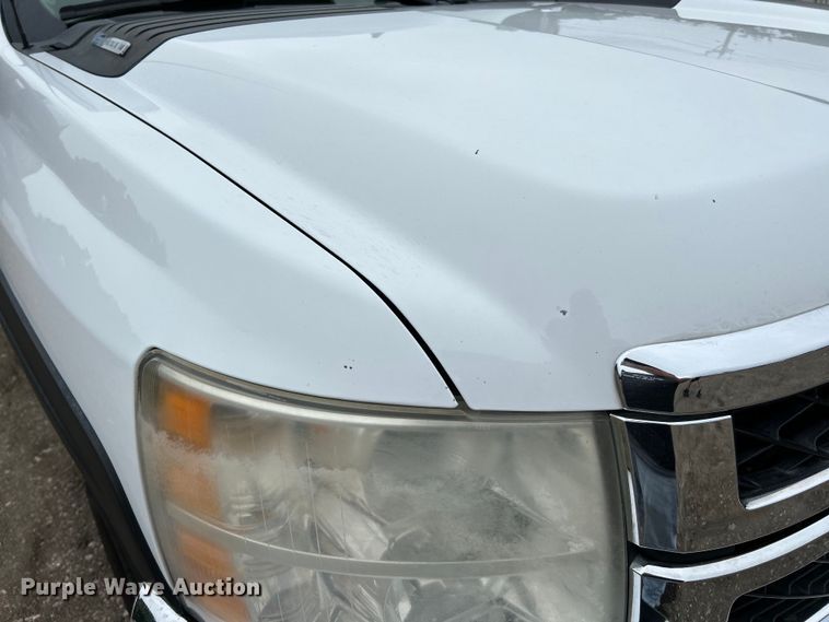 image for item NL9550 2011 Chevrolet Silverado 2500HD  Crew Cab pickup truck