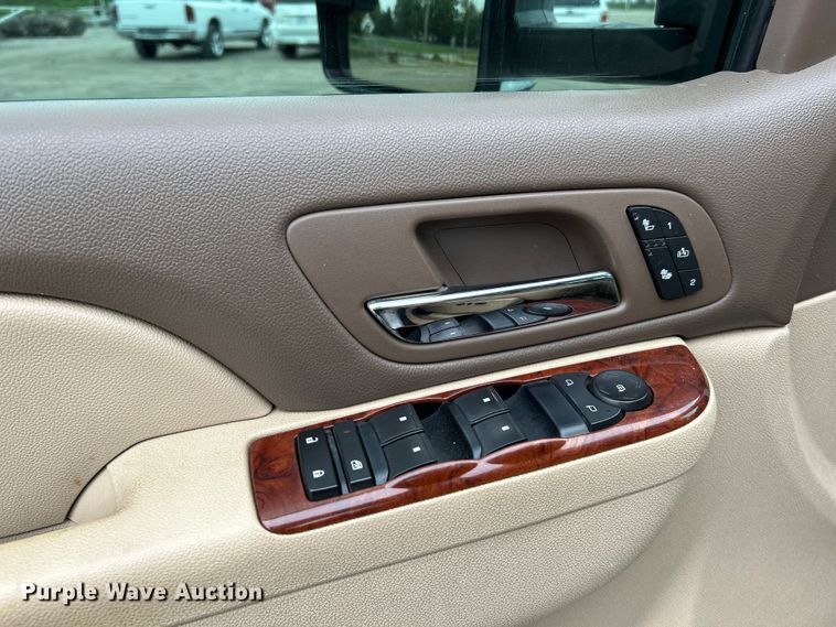 image for item NL9550 2011 Chevrolet Silverado 2500HD  Crew Cab pickup truck