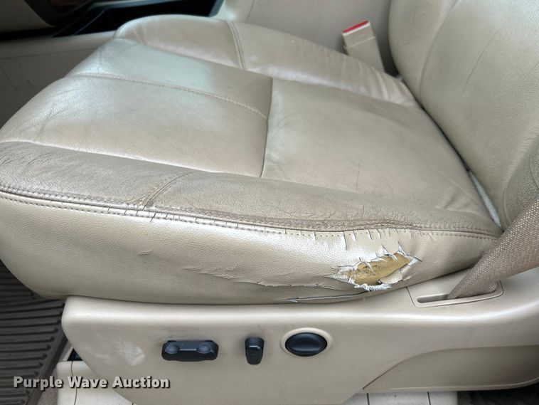 image for item NL9550 2011 Chevrolet Silverado 2500HD  Crew Cab pickup truck