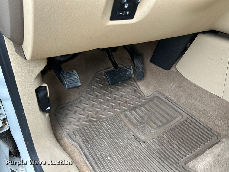 image for item NL9550 2011 Chevrolet Silverado 2500HD  Crew Cab pickup truck