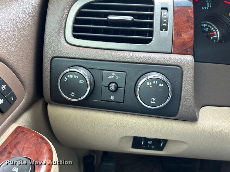 image for item NL9550 2011 Chevrolet Silverado 2500HD  Crew Cab pickup truck