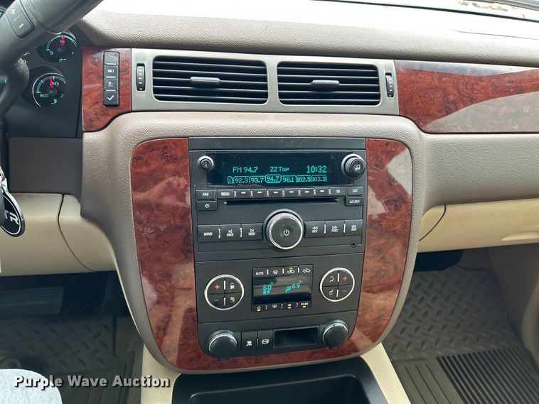 image for item NL9550 2011 Chevrolet Silverado 2500HD  Crew Cab pickup truck