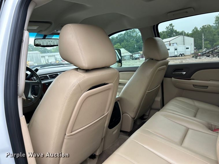 image for item NL9550 2011 Chevrolet Silverado 2500HD  Crew Cab pickup truck