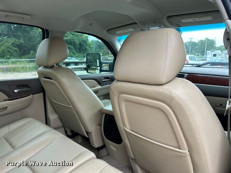 image for item NL9550 2011 Chevrolet Silverado 2500HD  Crew Cab pickup truck