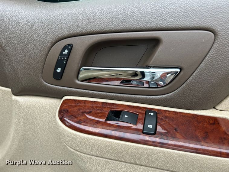 image for item NL9550 2011 Chevrolet Silverado 2500HD  Crew Cab pickup truck