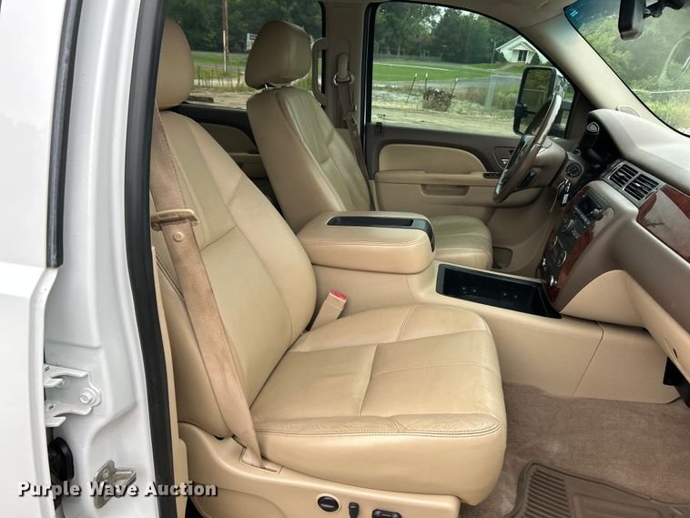 image for item NL9550 2011 Chevrolet Silverado 2500HD  Crew Cab pickup truck