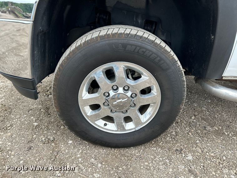 image for item NL9550 2011 Chevrolet Silverado 2500HD  Crew Cab pickup truck