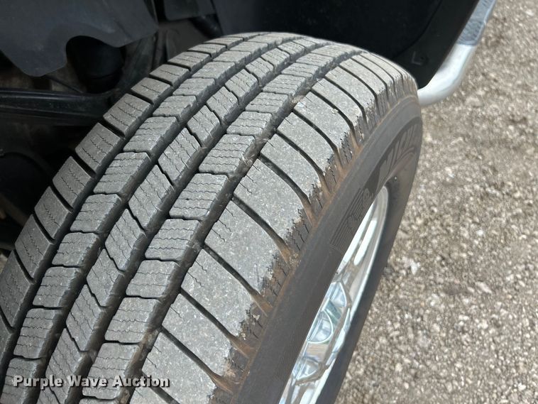 image for item NL9550 2011 Chevrolet Silverado 2500HD  Crew Cab pickup truck