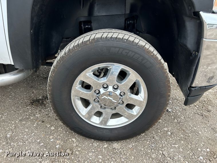 image for item NL9550 2011 Chevrolet Silverado 2500HD  Crew Cab pickup truck