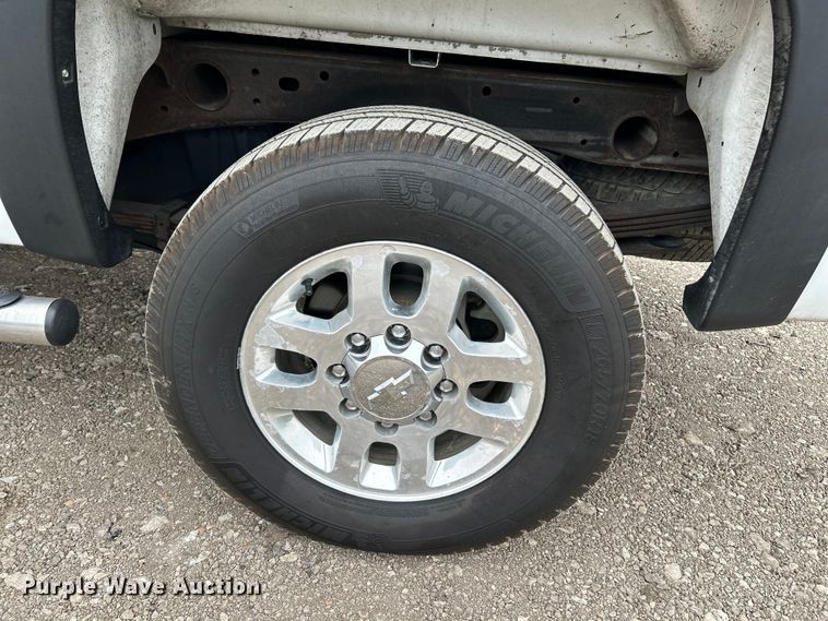 image for item NL9550 2011 Chevrolet Silverado 2500HD  Crew Cab pickup truck